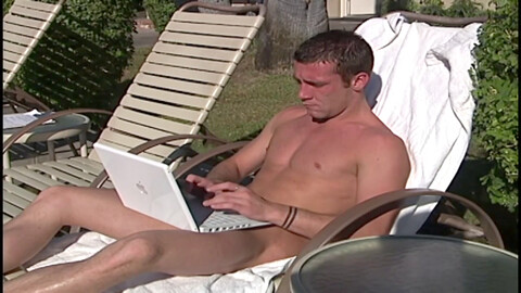 Divertimento estivo all'aperto con Scott Wilde e amici, featuring dominanza e piacere. HD Gay movie