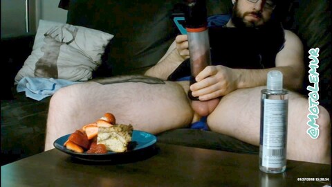 국부 보호대, 애널 플러그, 정액 먹기 HD Gay movie