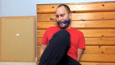 Потный, клетка целомудрия, бондаж HD Gay movie